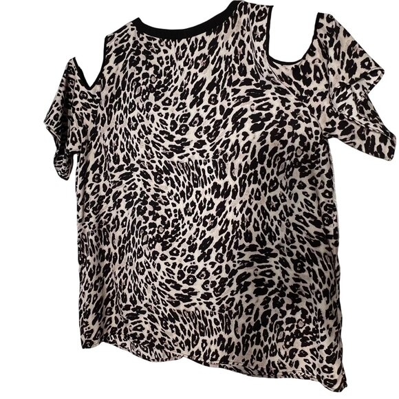Chicos Leopard Print Cold Shoulder Top Size 3 (US 16/18 XL) Lightweight Stylish - Picture 3 of 12